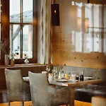 Hotell Alpenrose 3*