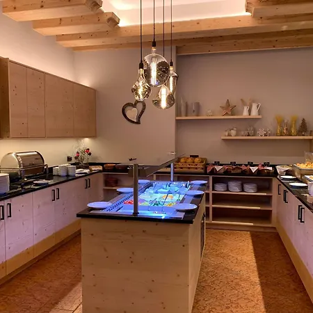 Alpenrose Hotel 3*